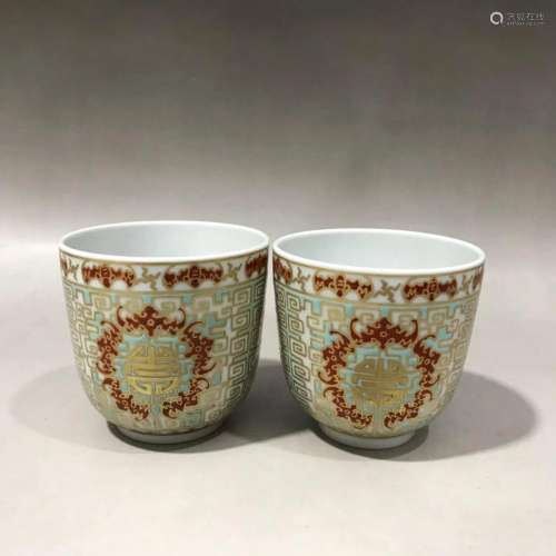 PAIR OF CHINESE FAMILLE ROSE GILT CUPS