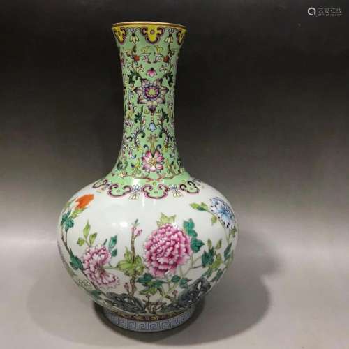 CHINESE FAMILLE ROSE VASE,QIANLONG MARK