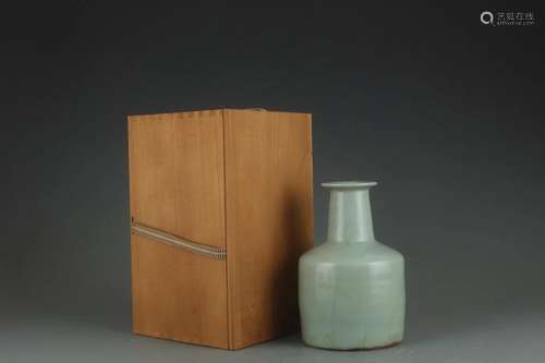 CHINESE CELADON VASE,LONGQUAN WARE