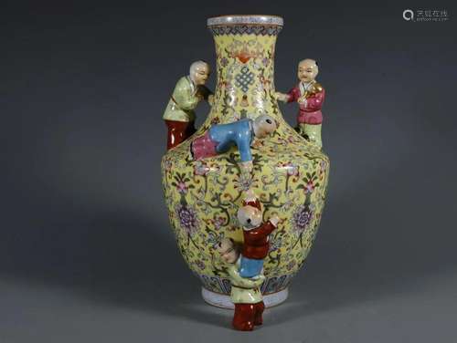 CHINESE YELLOW GROUND FAMILLE ROSE VASE,QIANLONG MARK