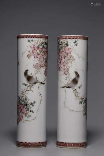 PAIR OF CHINESE FAMILLE ROSE HAT STANDS