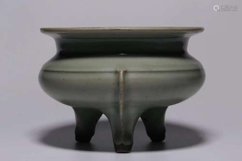 CHINESE LONGQUAN WARE TRIPOD CENSER