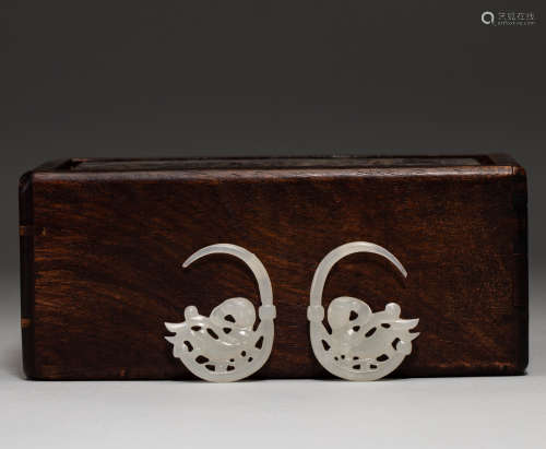 Hetian jade flying earrings of Song Dynasty of China