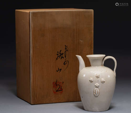 Ding kiln pot in Song Dynasty of China