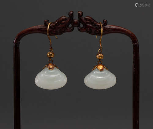 Hetian jade shell earrings of the Liao Dynasty