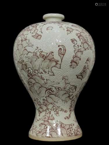 Glazed red plum vase in Ming Dynasty