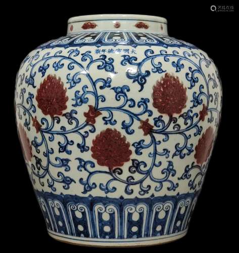 Chinese Ming dynasty blue and white glaze red pot