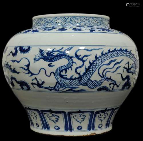 Yuan dynasty blue and white dragon pot