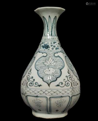 Chinese Ming Dynasty blue and white jade spring vase