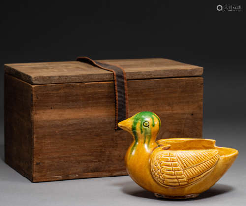 Three-color duck cup of Tang Dynasty in China