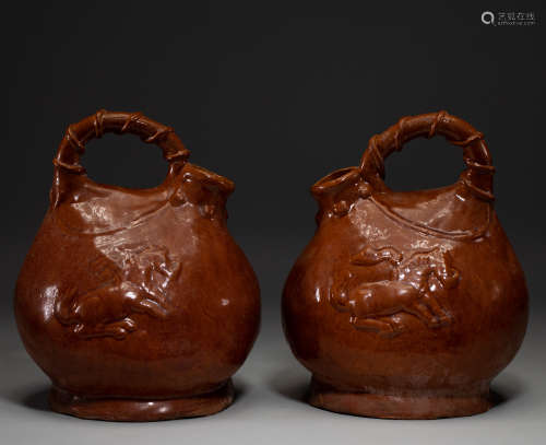 Chinese Liao dynasty sauce glaze skin flask