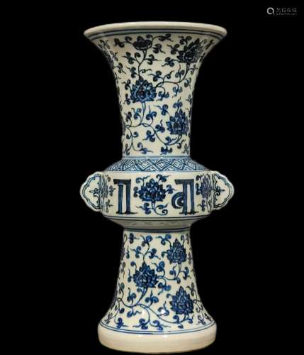 Chinese Ming dynasty blue and white vase