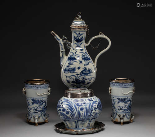 Chinese yuan dynasty blue and white porcelain