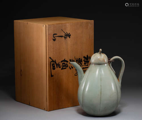 Yue kiln wine pot in Song Dynasty of China