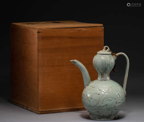 Yue kiln wine pot in Song Dynasty of China