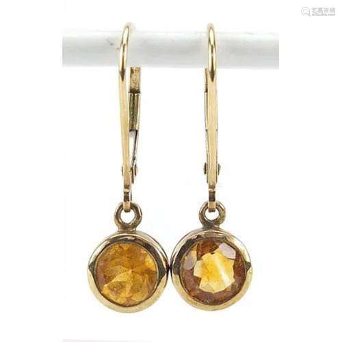 Pair of 9ct gold citrine drop earrings, 2.5cm high, 2.0g