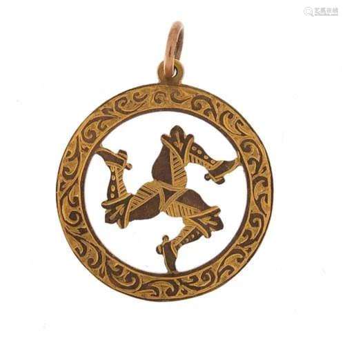 9ct gold Isle of Man pendant, 3.5cm high, 4.2g