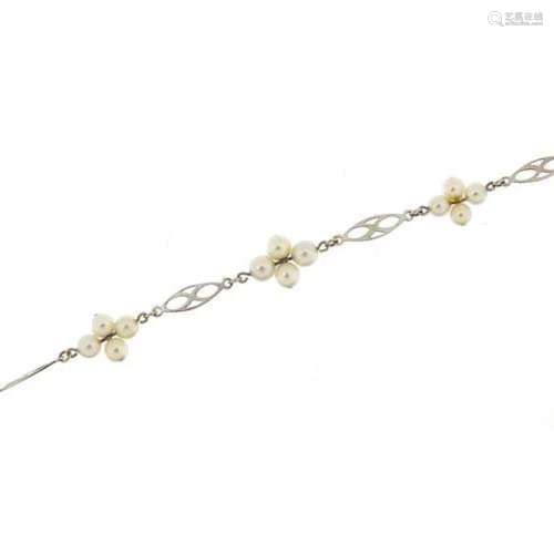 9ct white gold pearl bracelet housed in an R S Harrison &...