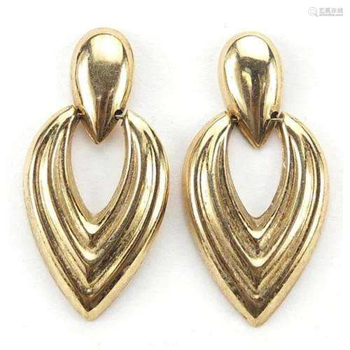 Pair of 9ct gold drop earrings, 3cm high, 3.0g