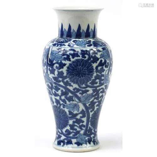 Large Chinese blue and white porcelain vase hand painted wit...