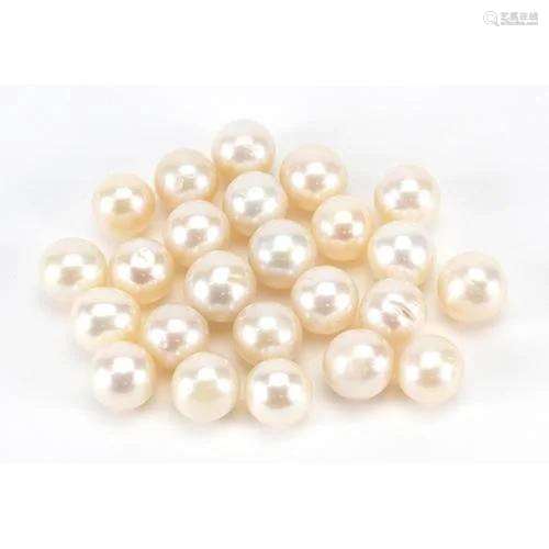 Collection of loose cultured pearls, each approximately 12.5...