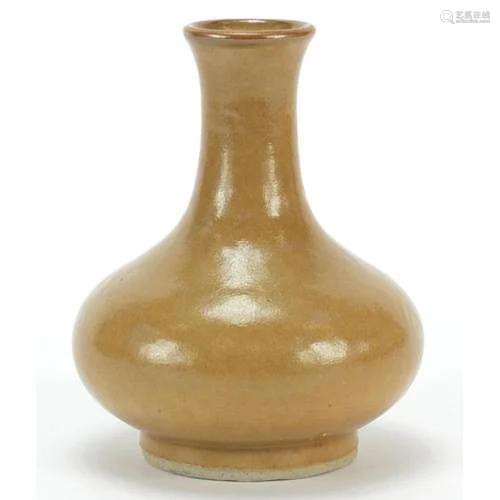 Chinese porcelain vase having a biscuit glaze, 13cm high