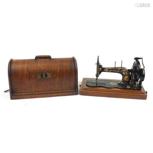 Victorian Singer sewing machine with case, numbered 6847570 ...