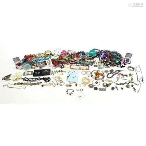 Vintage and later costume jewellery, some silver including n...