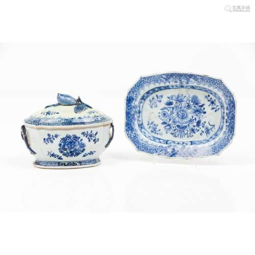 A small tureen with cover and tray