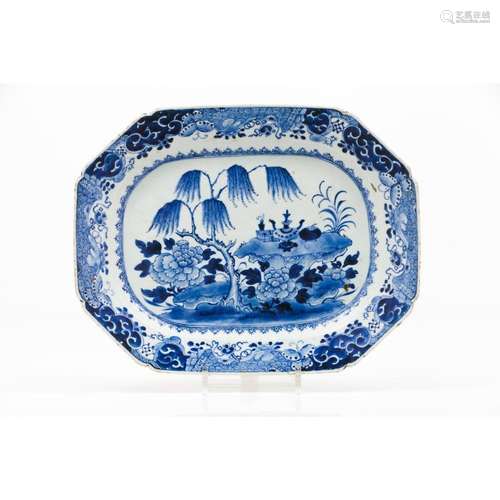 An octagonal serving platter