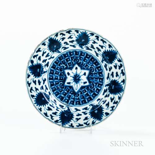 Blue and White Export Eight-lobed Plate