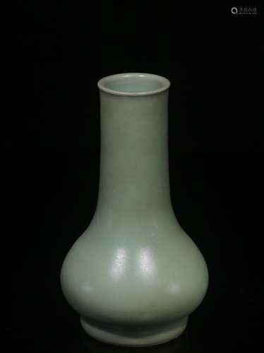 Chinese Guan Ware Glazed Vase