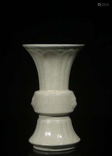 Chinese porcelain Guan Ware Gu Vase