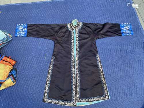 Outstanding Antique Chinese Silk Ladies Robe
