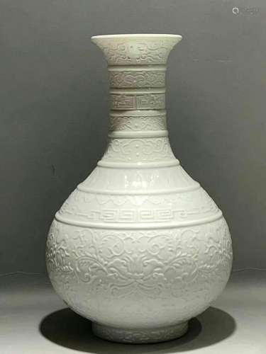 White Glaze Porcelain Carving 
