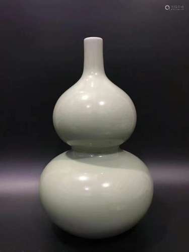 Green Glaze Porcelain Gourd Bottle, China