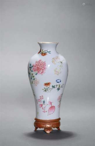 Qianlong Period of Qing Dynasty: A Porcelain Vase
