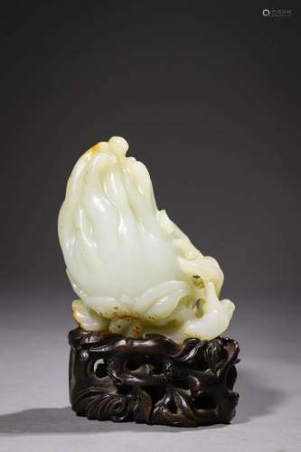 Qing Dynasty: A Carved Jade buddha Hand Ornament