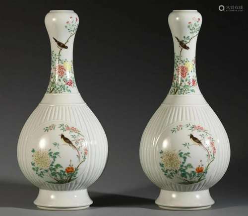 A PAIR OF CHINESE WUCAI PORCELAIN FLOWER AND BIRD VASES