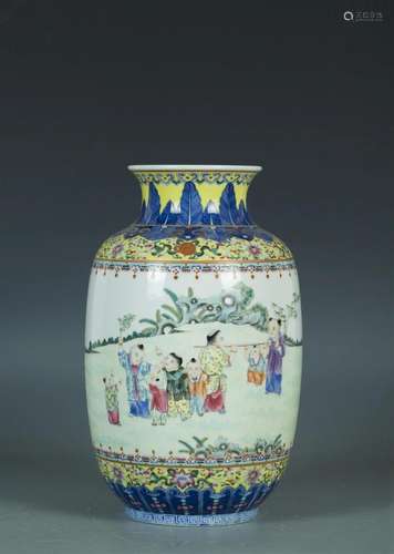 Hongxian Nian System: A Fencai Porcelain Vase