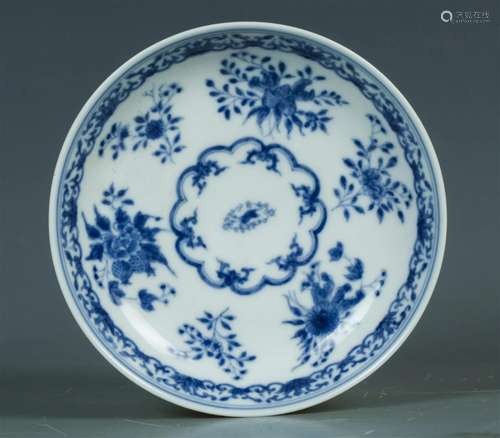 Qing Dynasty: A blue and white Porcelain plate.