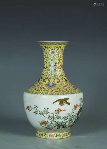 Qing: A Fencai Porcelain Vase