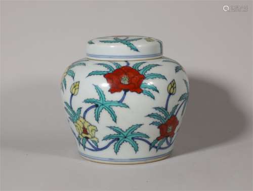 A Doucai Glazed Jar with Cover Chenghua Style