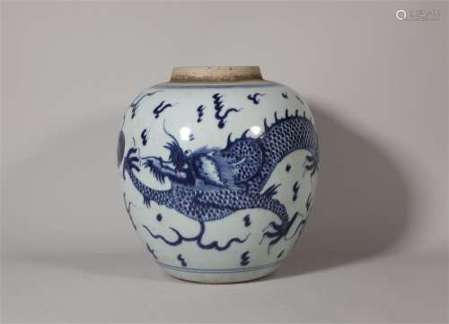 Blue and white dragon cans in Qing Dynasty