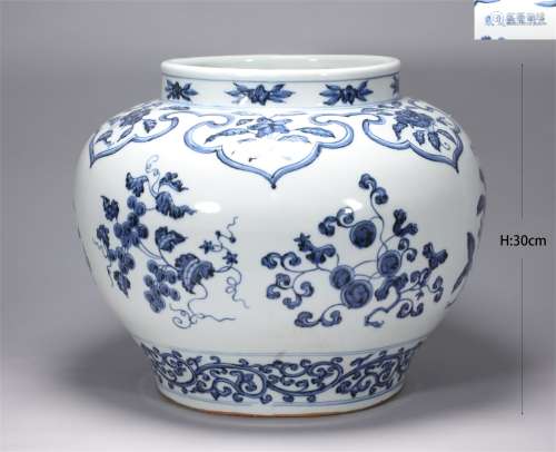 A large pot of blue and white flowers in Xuande in the Ming ...