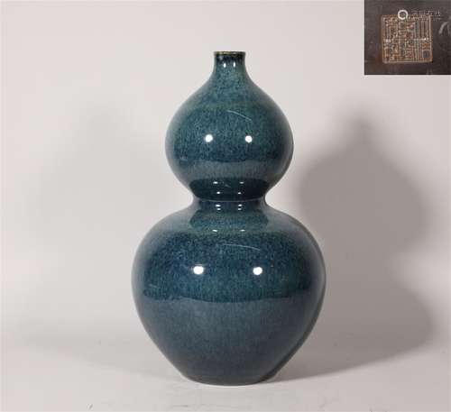 Uniform glazed gourd bottle in Qianlong furnace in Qing Dyna...