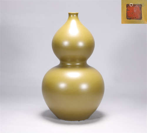 Tea foam glazed gourd bottle in Yongzheng of Qing Dynasty