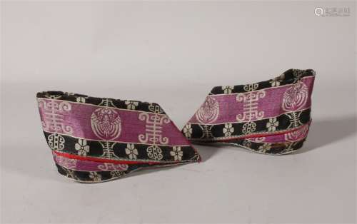 Suzhou embroidered shoes in Qing Dynasty
