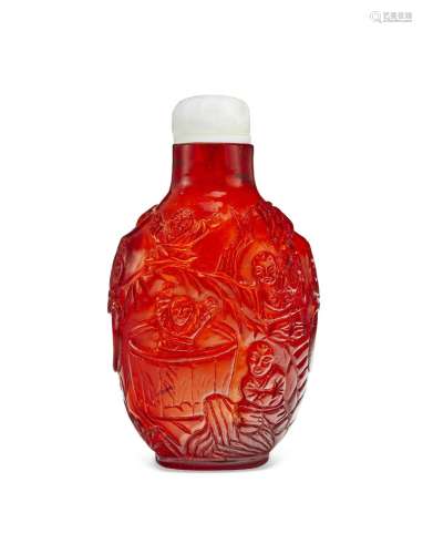 A CARVED AMBER SNUFF BOTTLE