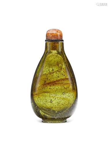 A TRANSPARENT OLIVE-GREEN GLASS SNUFF BOTTLE